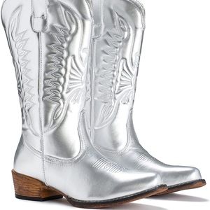 LIMITED TIME SALE! NWT! 8.5 Metallic Faux Silver Cowboy Boots